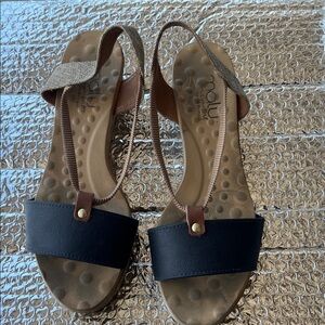 malu Navy and Tan Women's Sandals